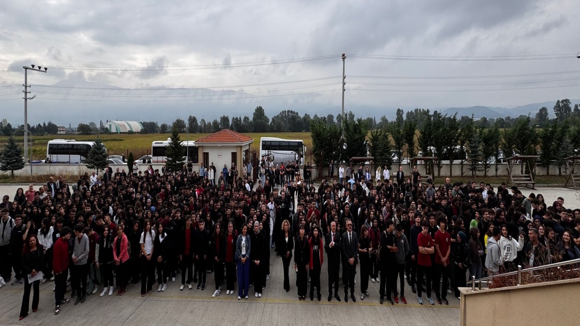 İzzet Baysal Anadolu Lisesi’nde 2025-2026 Eğitim-Öğretim Yılı Coşkuyla Başladı